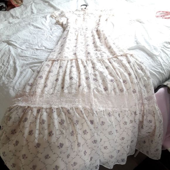 Vintage 1970's Cream and purple Floral Print Maxi Dress, High Neck Lace Floral - Picture 12 of 12